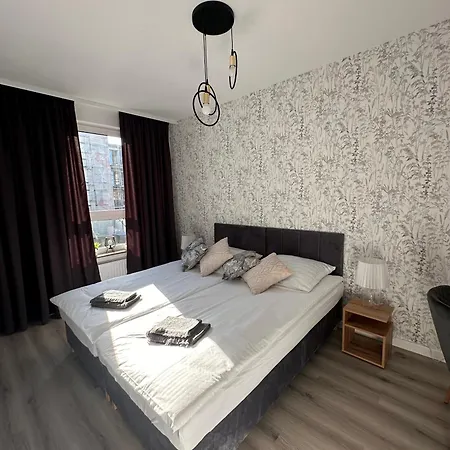 Skytravel 27 Apartament Pileckiego Nowy Dwor Mazowiecki Airport Modlin 24H Exterior foto
