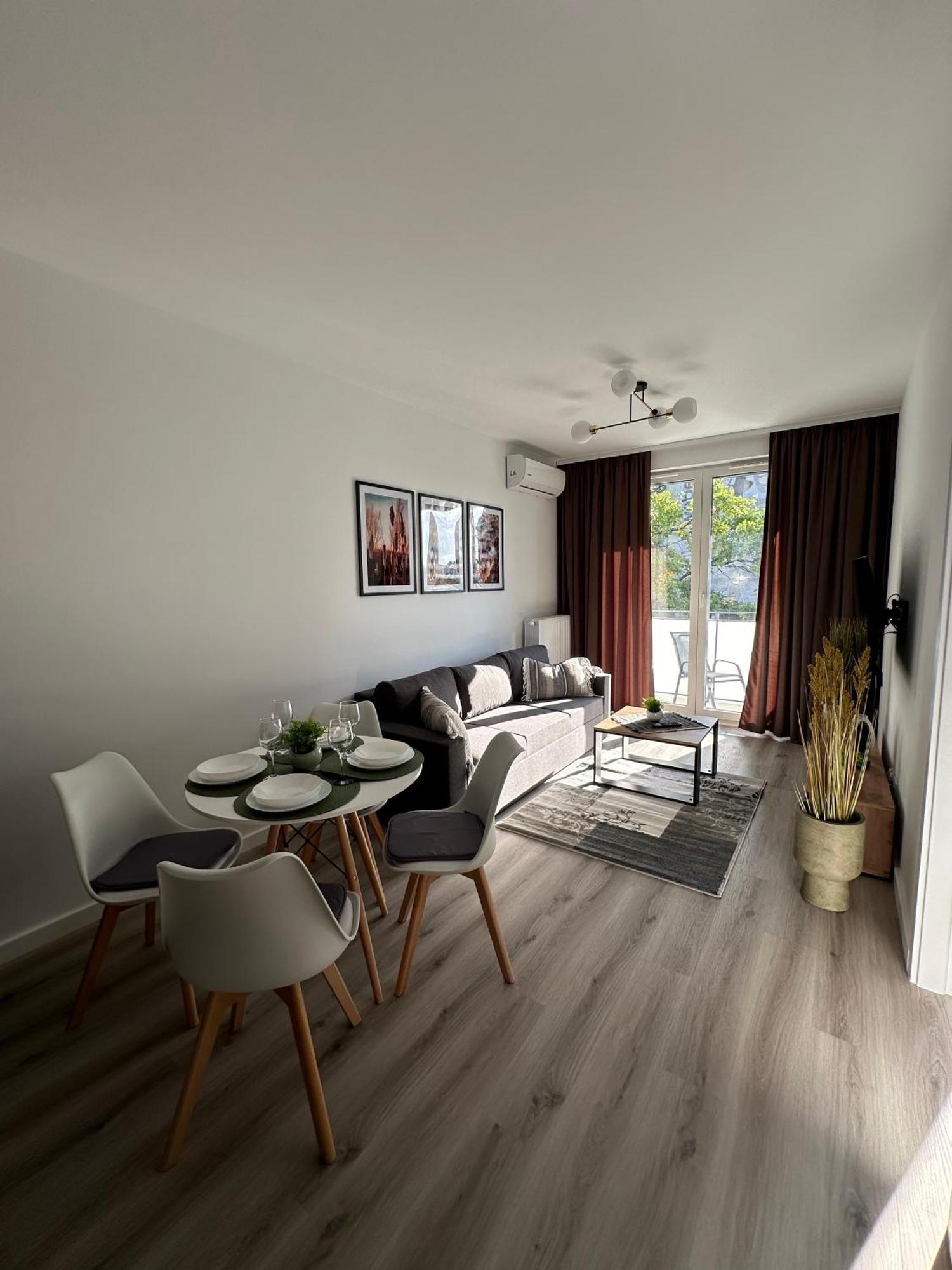 Skytravel 27 Pileckiego Airport Modlin 24h * Nowy Dwor Mazowiecki