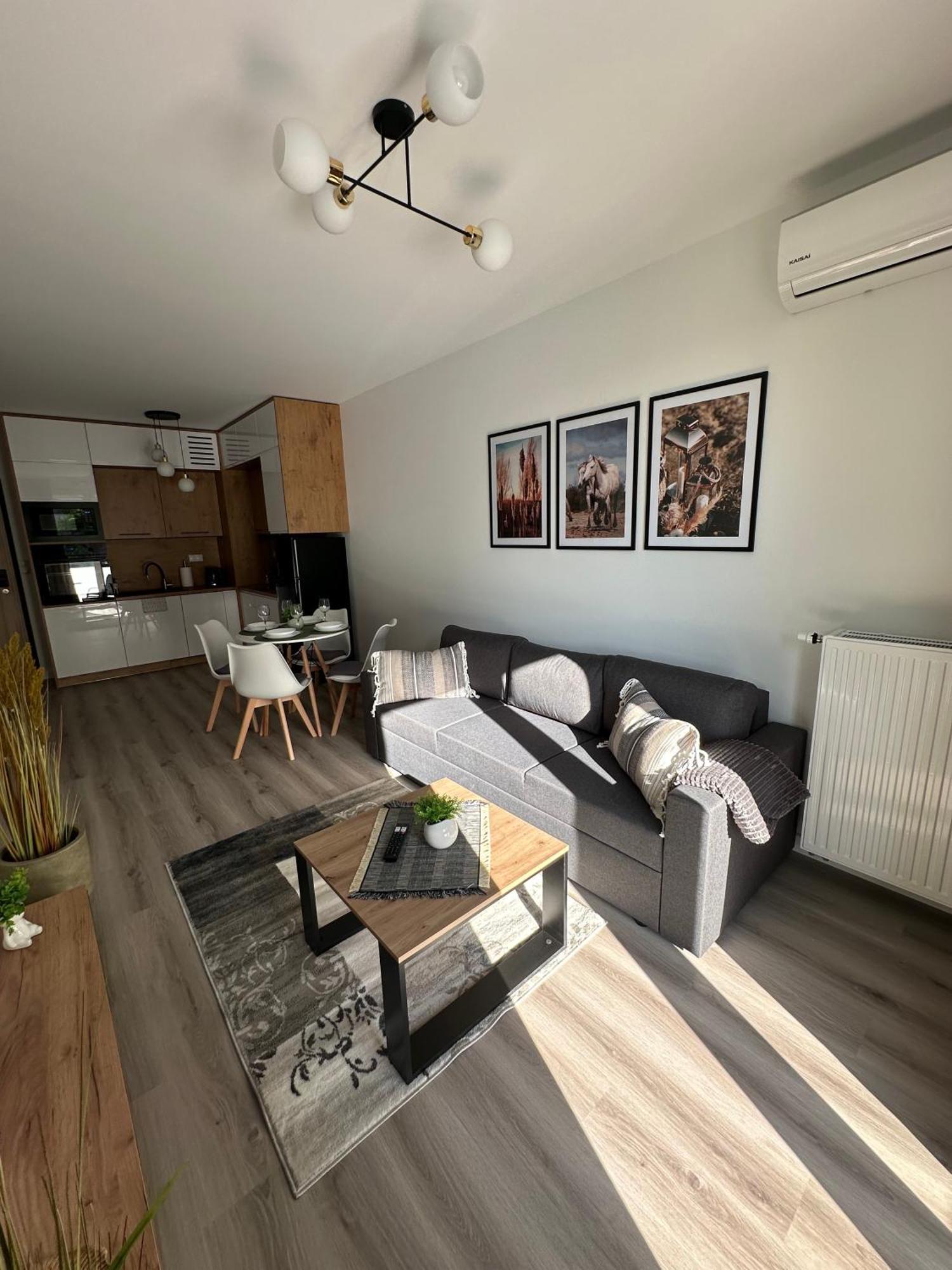 Skytravel 27 Pileckiego Airport Modlin 24h * Nowy Dwor Mazowiecki